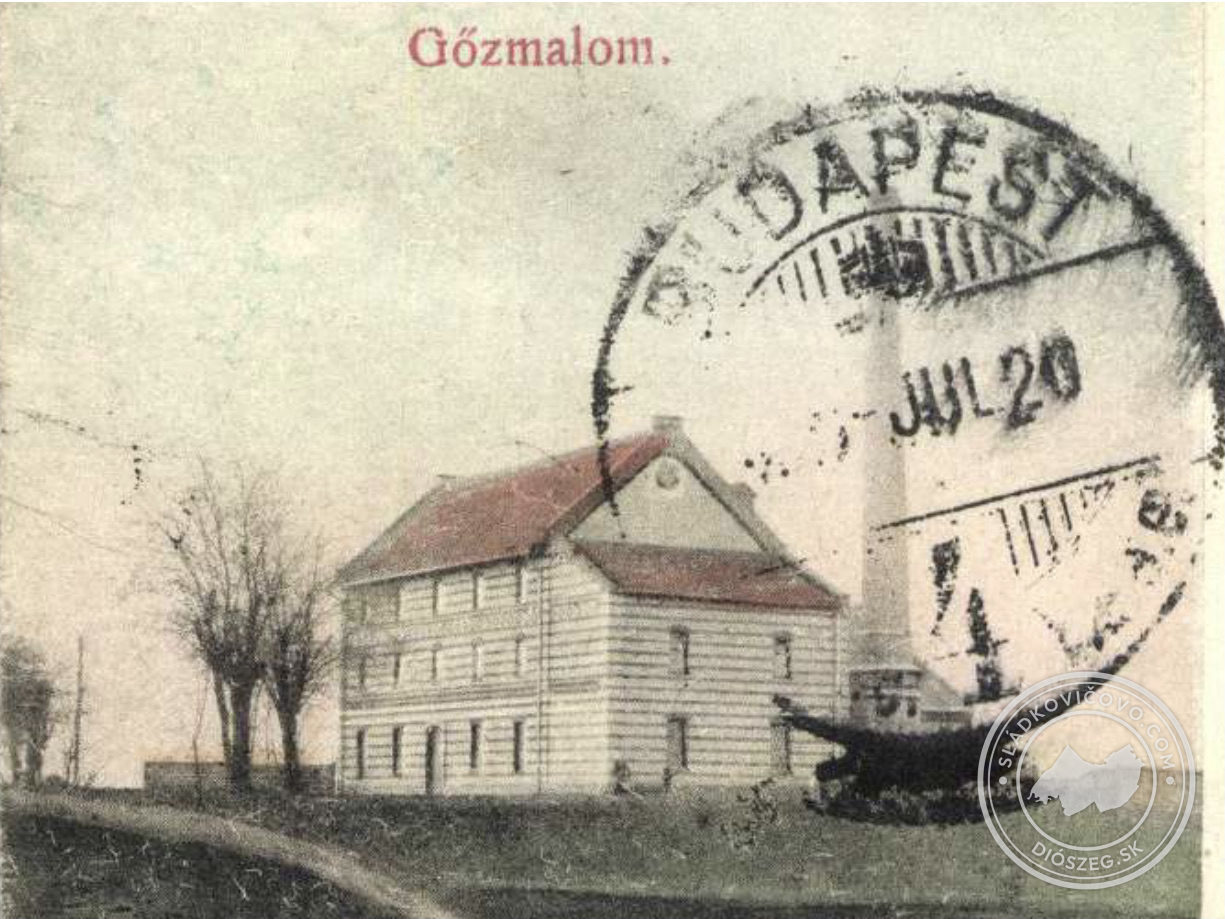 A gőzmalom a futballpálya mellett a múlt század elején.